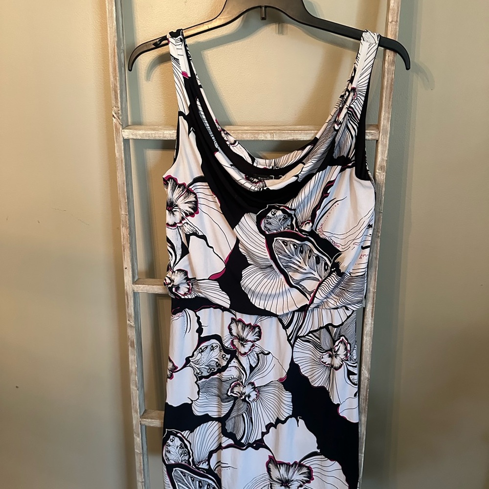 White House Black Market Monochrome Floral Top